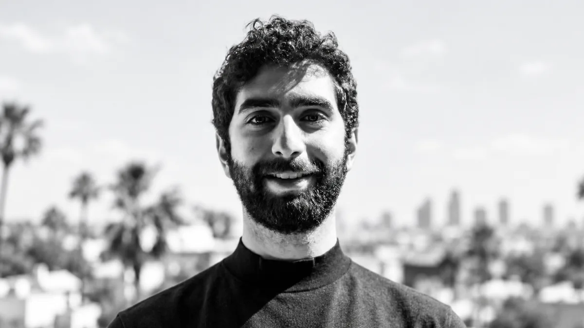 Mistral AI compra Pimento, la startup de publicidad con IA del chileno Tomás Yany