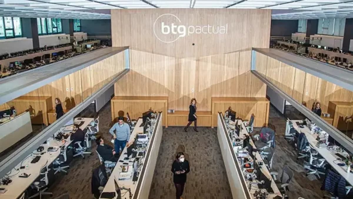 BTG Pactual apunta a 15.000 estudiantes brasileños en el exterior con cuenta en dólares