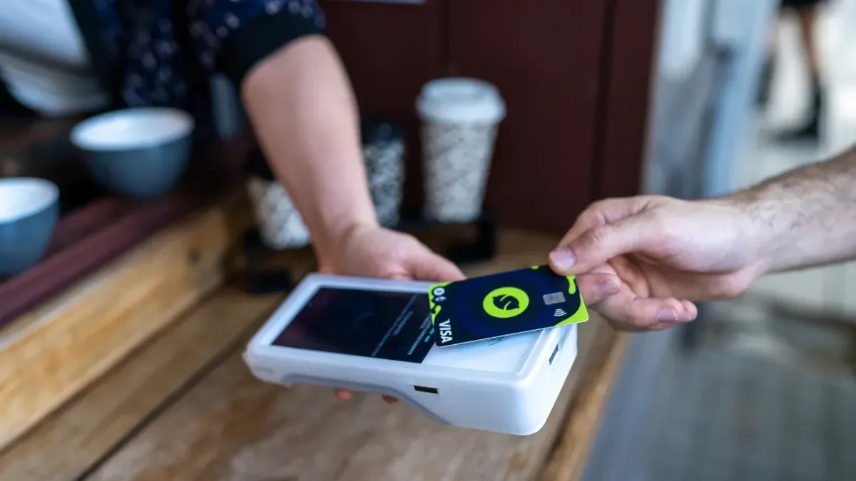 Lemon deja Brasil y responsabiliza al capital que exige la licencia local