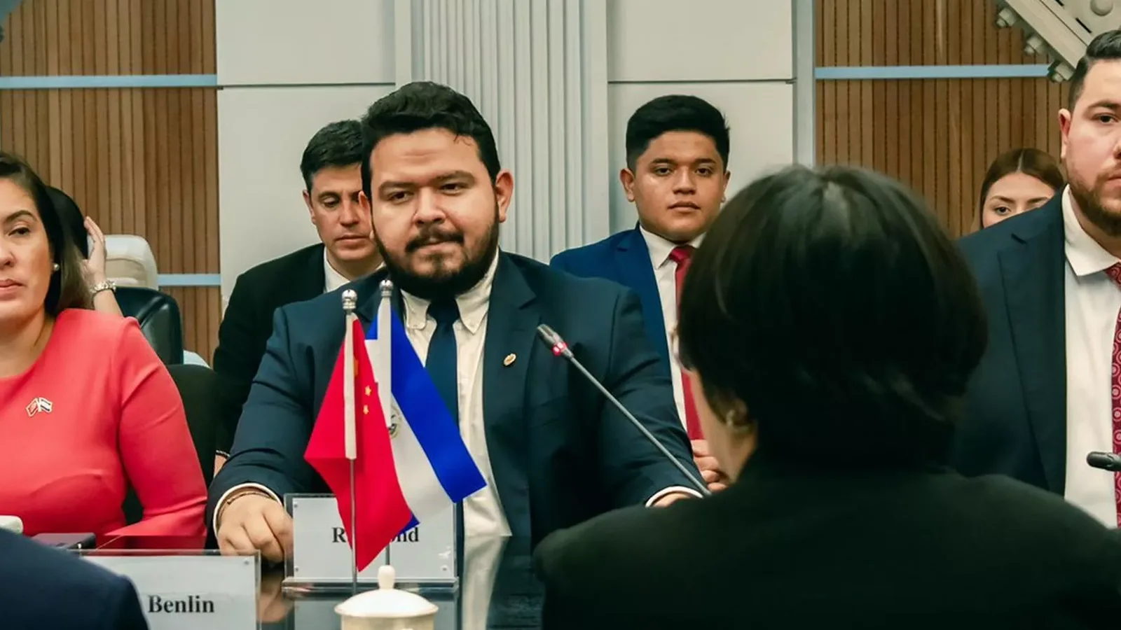 Exejecutivos de Visa y JPMorgan relanzan Chivo en El Salvador con remesas gratis y crédito