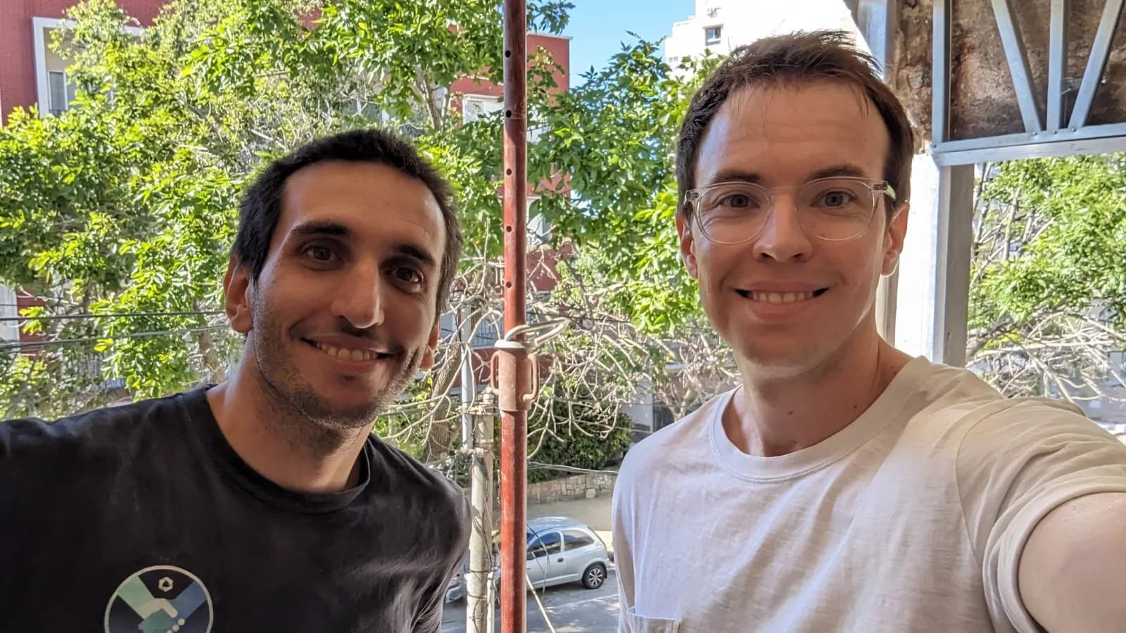 Mirando.ai, la IA que le devuelve tiempo al agente inmobiliario de dos ex-Meta uruguayos, desembarca en Argentina