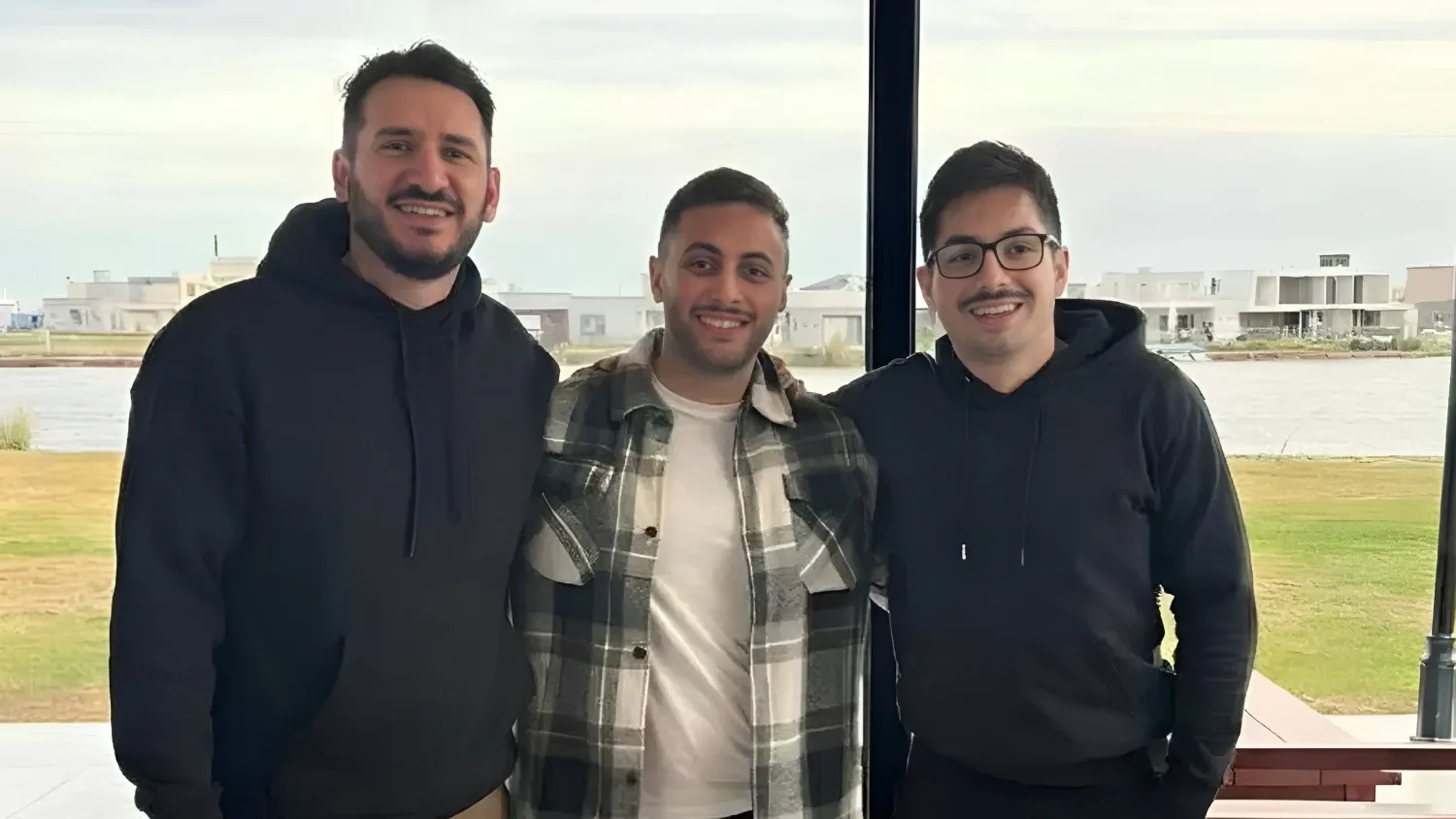Equipo de Fonder junto a una plataforma de tesorería con inteligencia artificial para PyMEs
