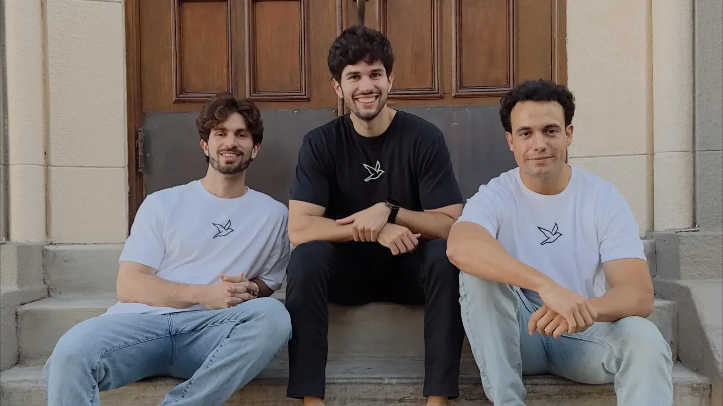 La startup uruguaya Flai levanta US$27M para llevar la IA a los concesionarios de autos