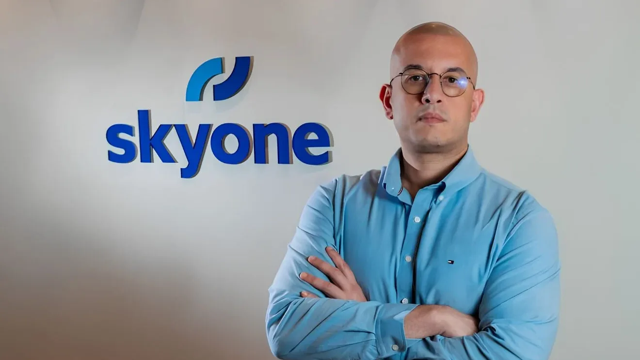 Skyone lleva el 'vibe coding' a las empresas: apps corporativas hablándole a la IA